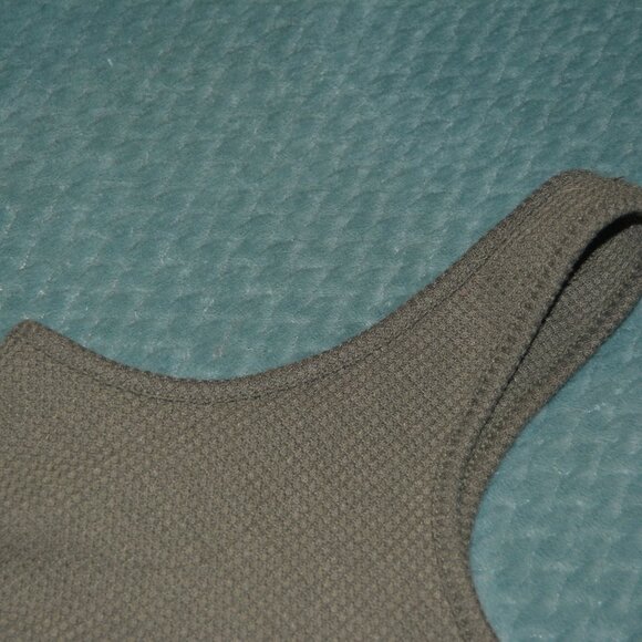 Dark olive green/gray cropped tank top - Picture 3 of 5